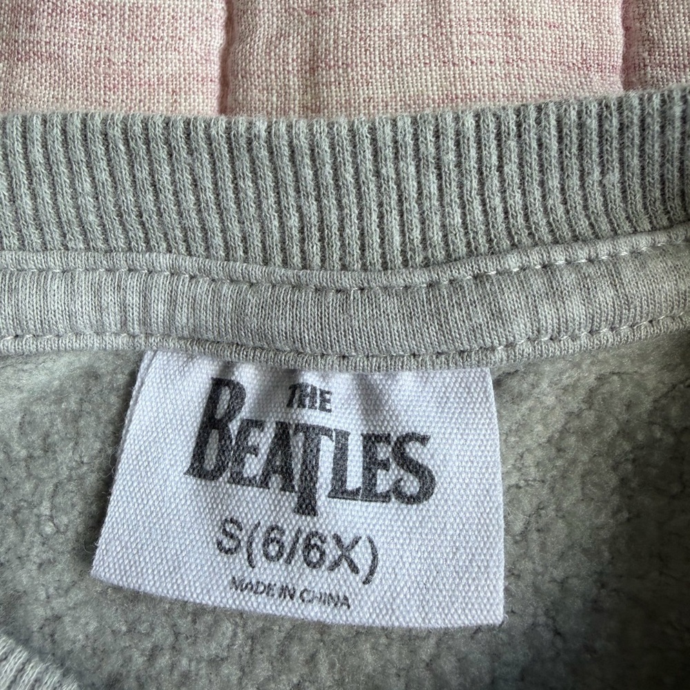 Grayson Social Girls Gray The Beatles Sweatshirt Size 6 – Good Condition - Picture 5 of 6